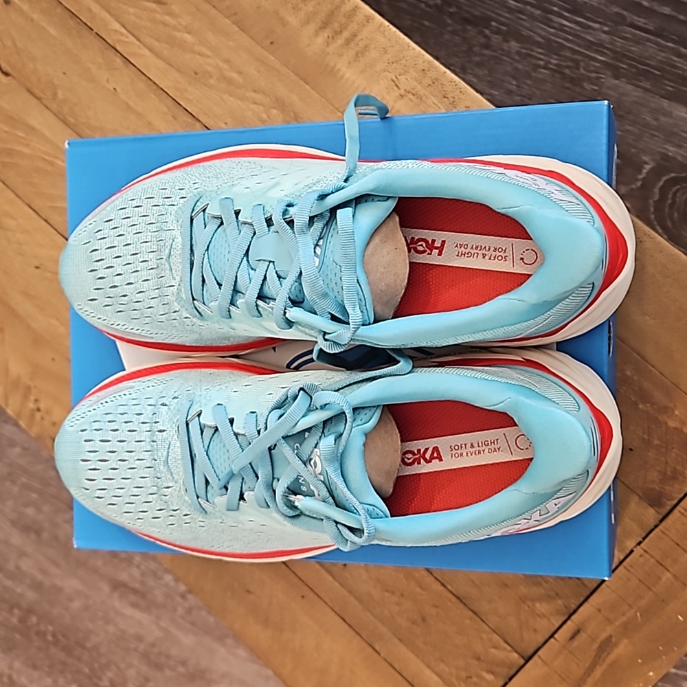 Hoka Clifton 8 - size 9